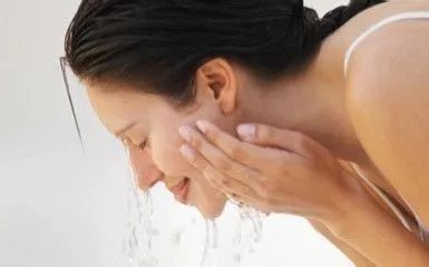 油性皮膚的類型有哪些？油性皮膚應(yīng)該如何護(hù)理？