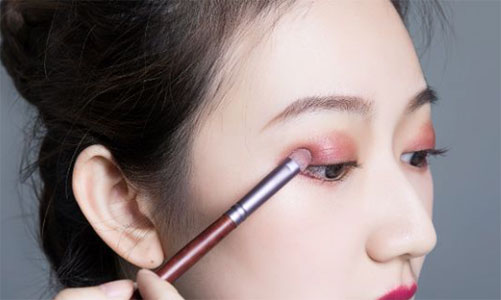 眼影怎么畫(huà)？畫(huà)眼影的正確方法！